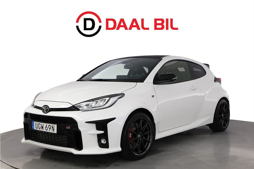 Bild 1 av Toyota GR Yaris iMT 4WD 261HK CIRCUIT PACK QUICKSILVER M-VÄRM B-KAMERA
