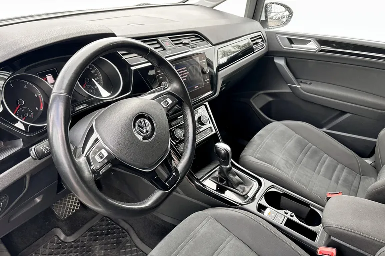 Volkswagen Touran 7-seater
