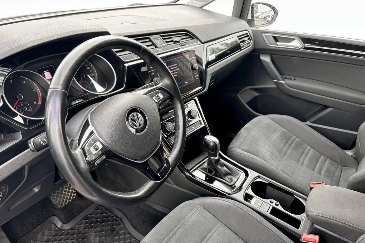 Volkswagen Touran 7-seater