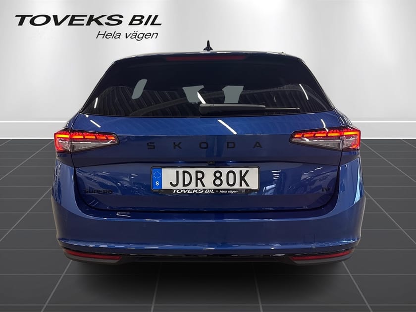 Bild 5 av Škoda Superb iV Kombi SPORTLINE 1,5 TSI 204 HK DSG Drag / Värmare / C
