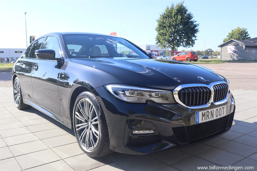 Bild 3 av BMW 330i xDrive Sedan 330 4-door 258hk M-Sport Navi Drag Svensksåld