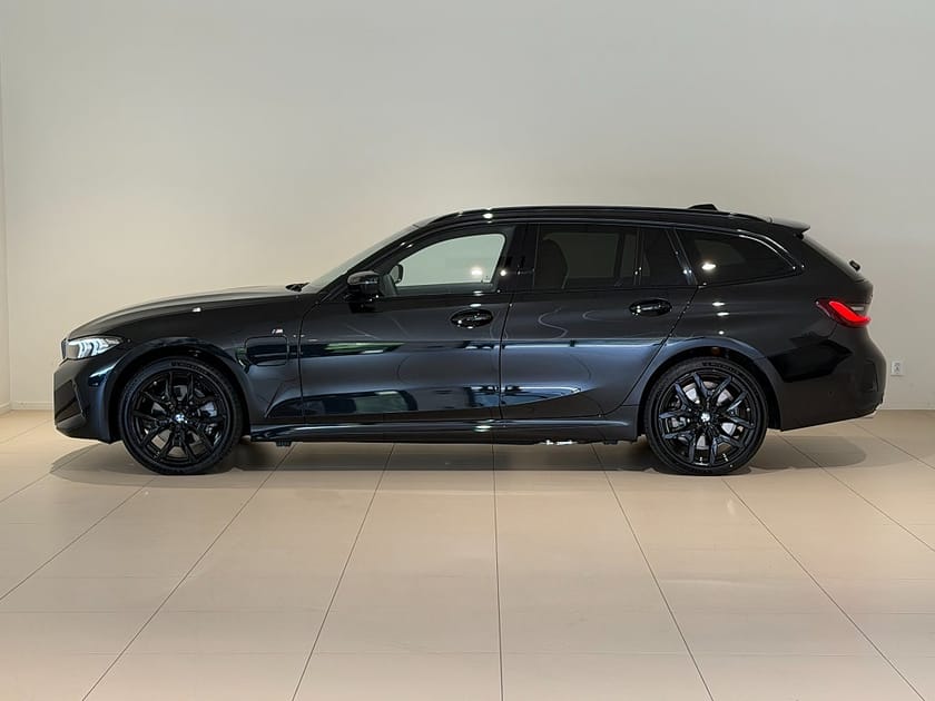 Bild 2 av BMW 330e xDrive Touring xDrive,M-Sport,Drag,Värmare,Adp Fart-Räntekampanj 0,95%