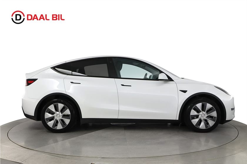 Bild 5 av Tesla Model Y Long Range AWD 77 kWh 514HK PANO DRAG AUTOPILOT B-KAM