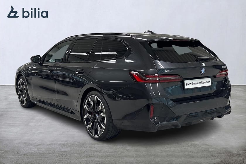 Bild 2 av BMW 550e xDrive Touring M-Sport Pro | Komfort stol | Drag | B&W