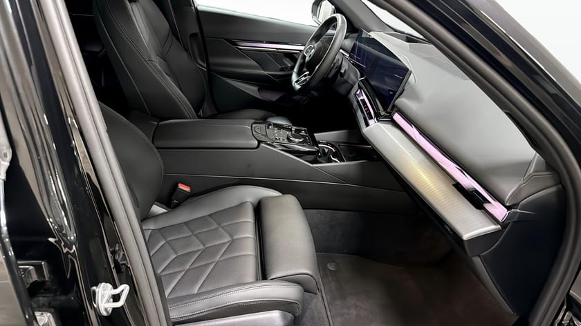 Bild 3 av BMW 550e xDrive Touring M Sport Pro / H&K / Pano / Head-up
