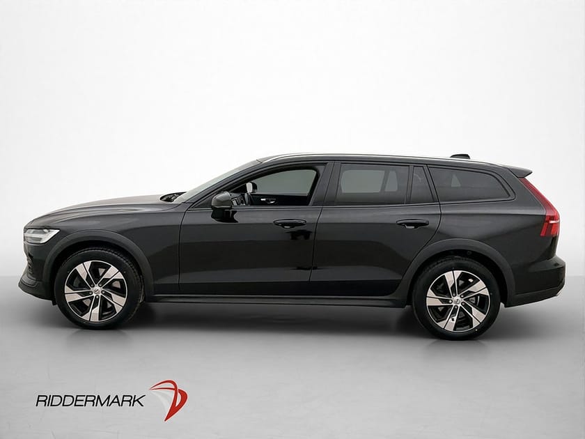 Bild 4 av Volvo V60 Cross Country B4 AWD Momentum 197hk Drag