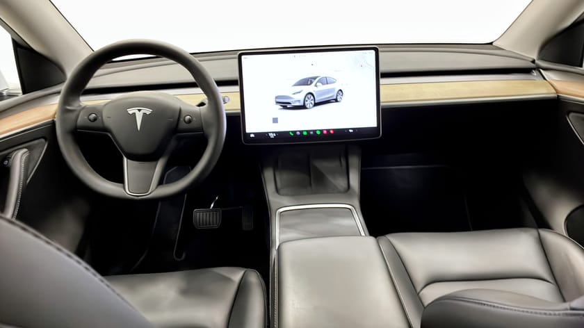 Bild 4 av Tesla Model Y Standard Range RWD 299hk Drag