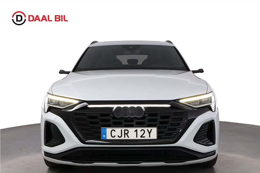 Bild 2 av Audi Q8 Sportback 55 e-tron quattro 408HK S-LINE B&O® PANO LUFTFJÄD