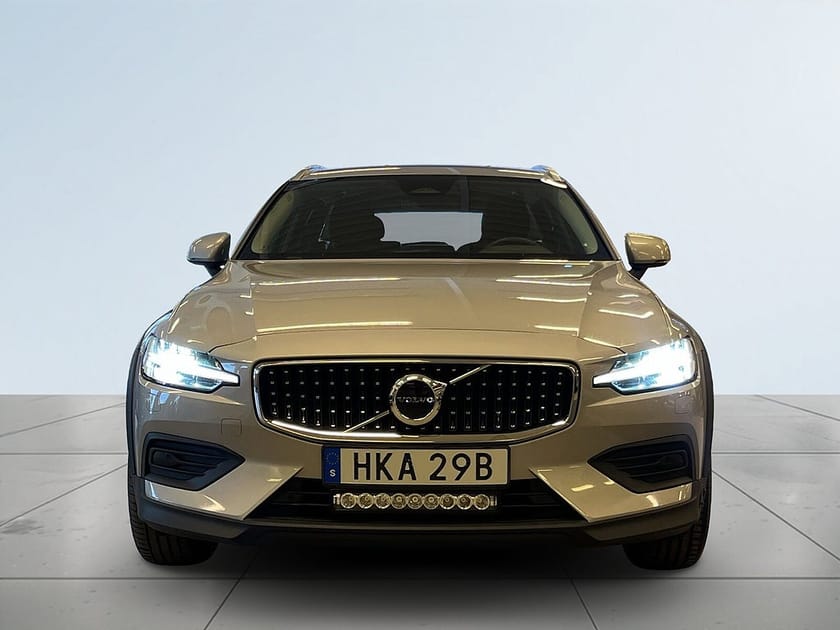 Bild 2 av Volvo V60 Cross Country B4 AWD MOMS/Kamera/MoK-värm/SoV-hjul/Navi/Rattvärme