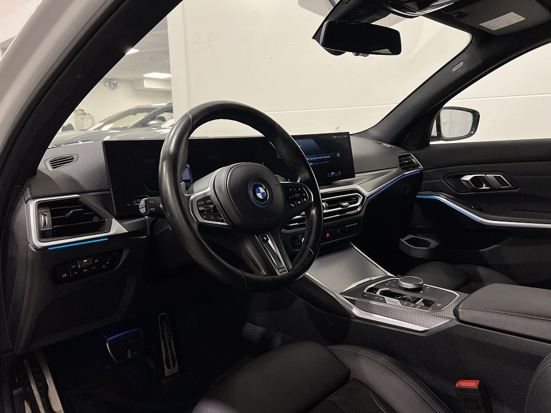 BMW 330 2023, photo 6/10