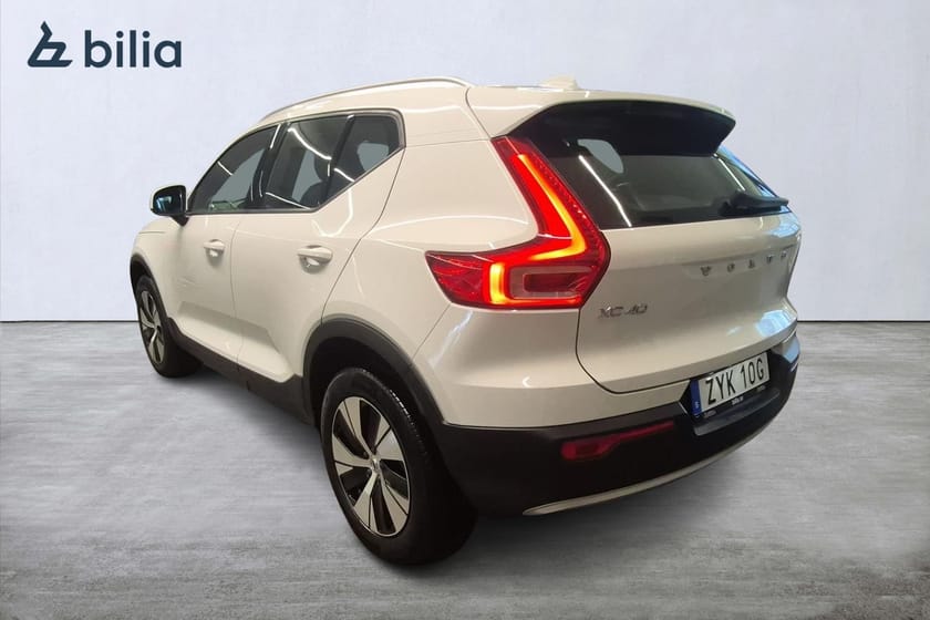 Bild 2 av Volvo XC40 B4 FWD Bensin Momentum Advanced SE BLIS H&K