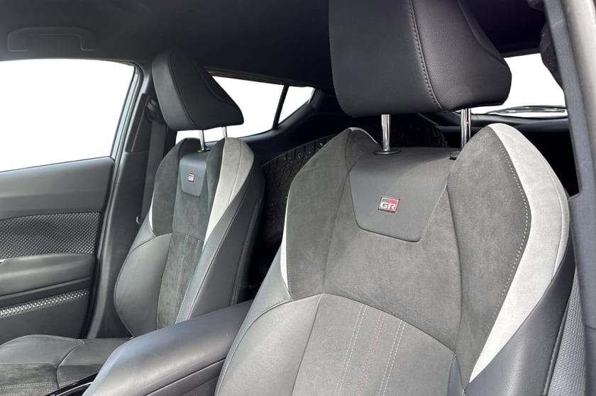 Bilde 4 av Toyota C-HR Hybrid GR Sport I Delskinn I Lav km