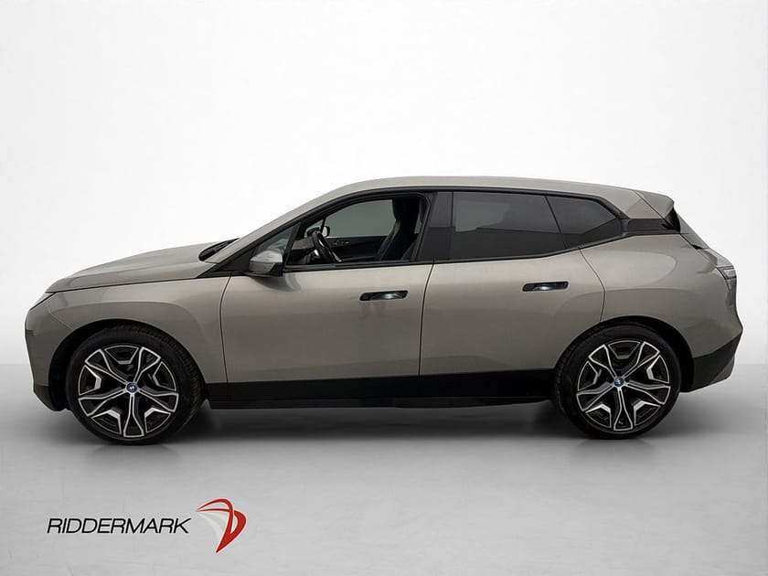 Bild 5 av BMW iX xDrive40 Sport Pano Sky Lounge H/K HUD Drag MOMS