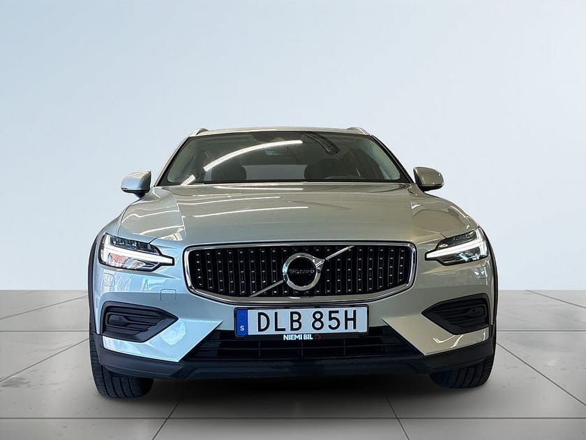 Bild 2 av Volvo V60 Cross Country D4 AWD Momentum Dragkrok Mvärme Bkamera Navigation S&V