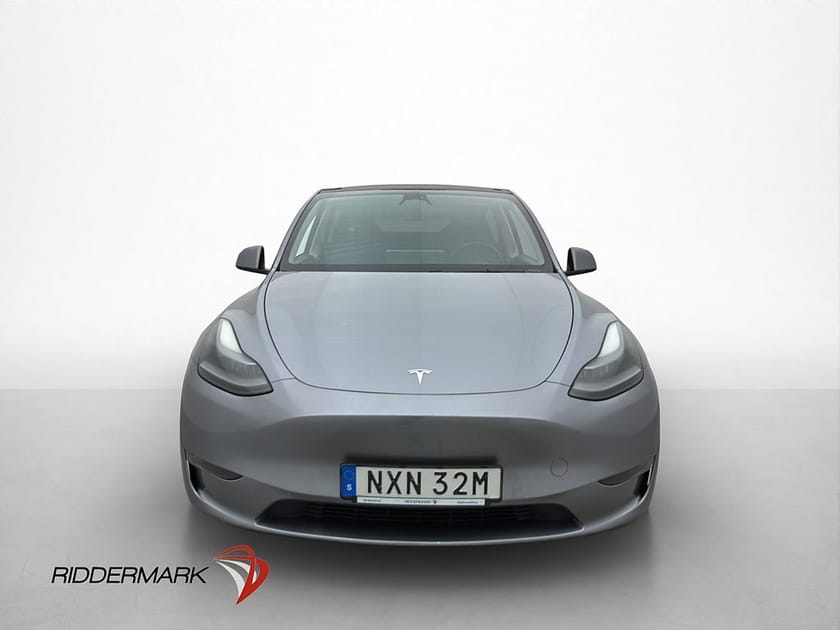 Bild 3 av Tesla Model Y Long Range AWD Svensksåld Panorama Drag MOMS
