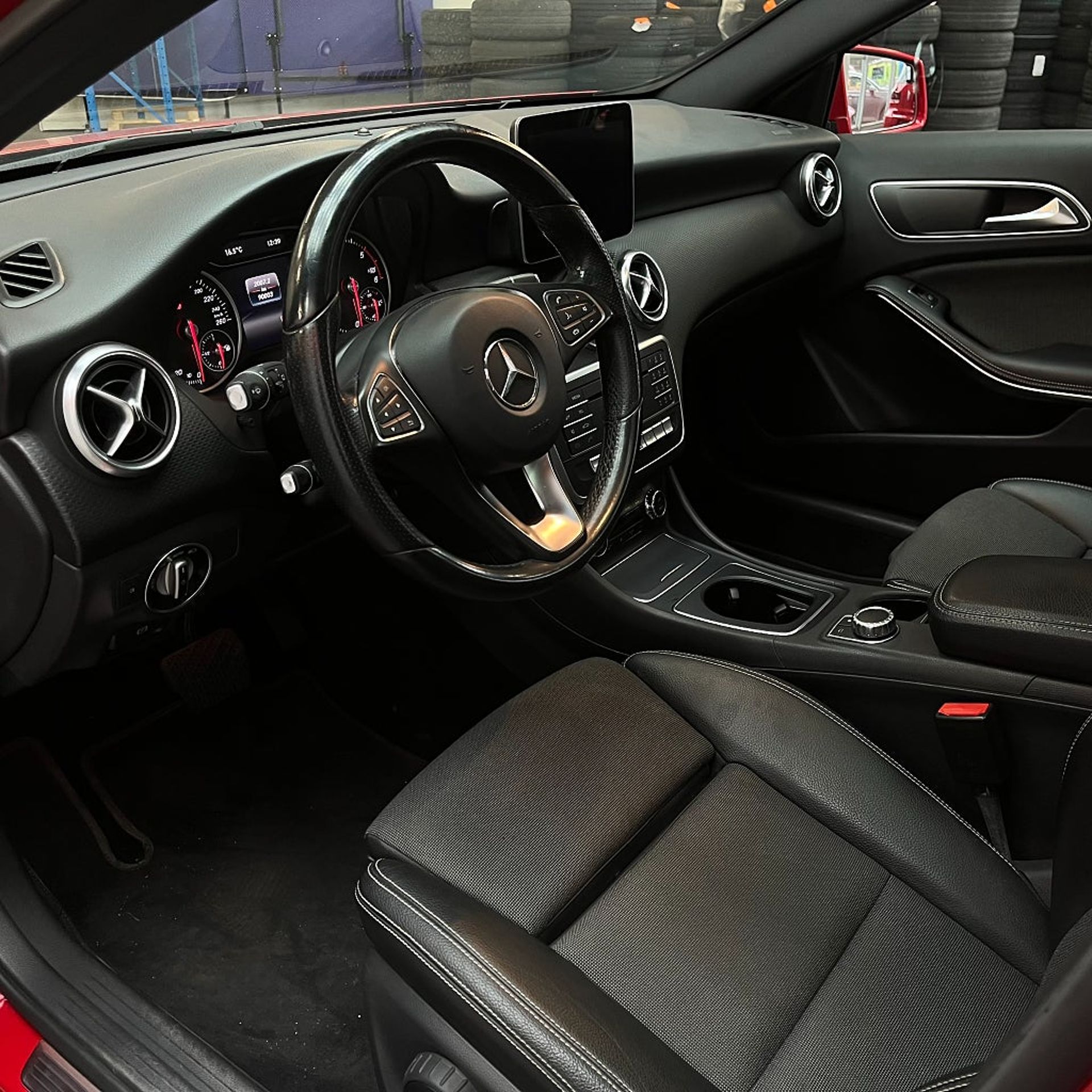 Mercedes-Benz A 200 2018, bild 7/10