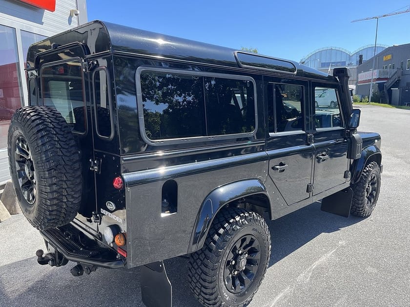 Bild 2 av Land Rover Defender 110 Kombi 2.2 TD4 XS Black Design Pack | Sista generationen