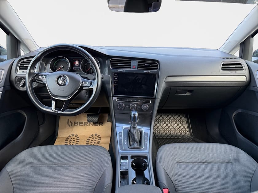 Bild 4 av Volkswagen e-Golf 136hk *Plus paket/Backkamera/Navigation/Carplay*