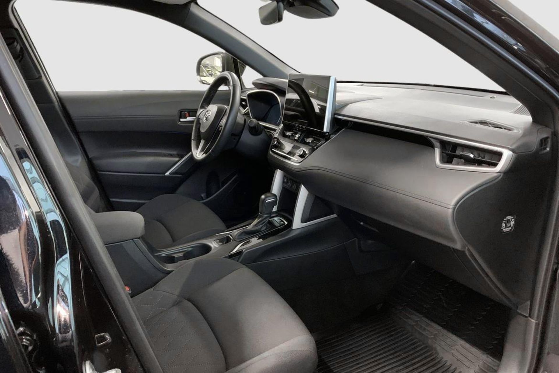 Toyota Corolla Cross 2,0 STYLE 2024, photo 7/10