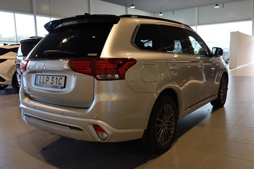 Bild 5 av Mitsubishi Outlander PHEV CVT S-Edition Lucka 360° Navi Läder Drag Rattvärme