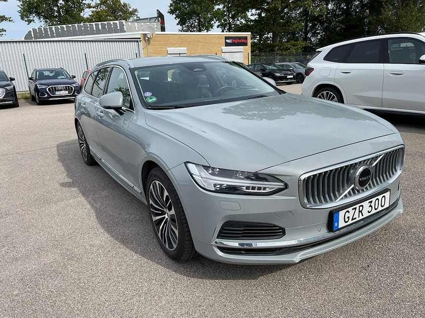 Bild 2 av Volvo V90 T6 Recharge Core Bright plug in AWD 350HK 4x4 Läder