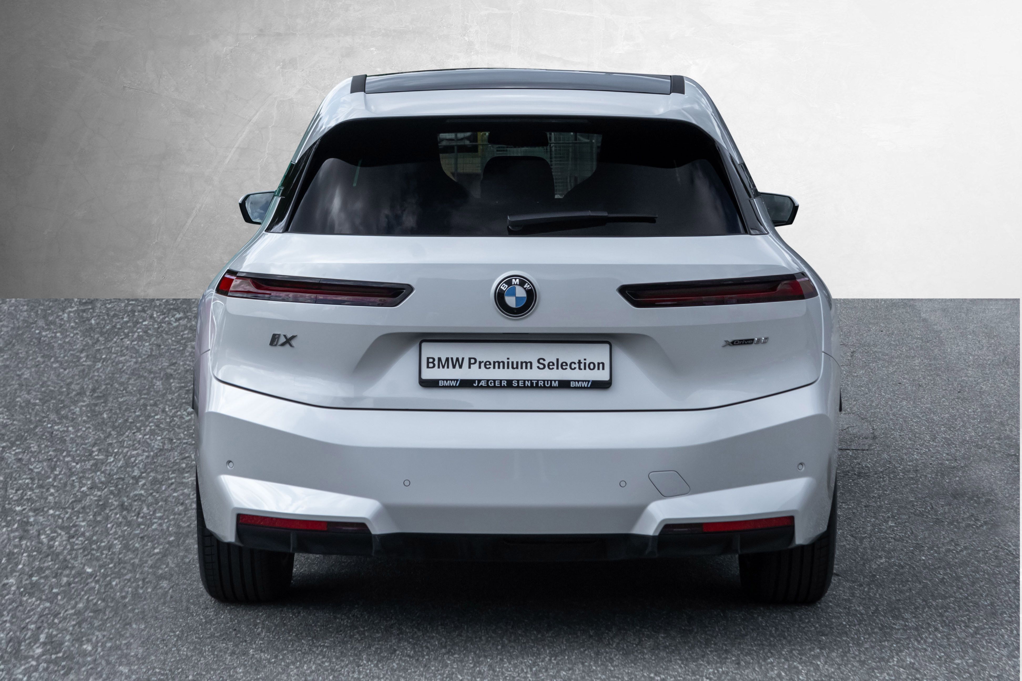 BMW iX xDrive60, 544hp, 2025