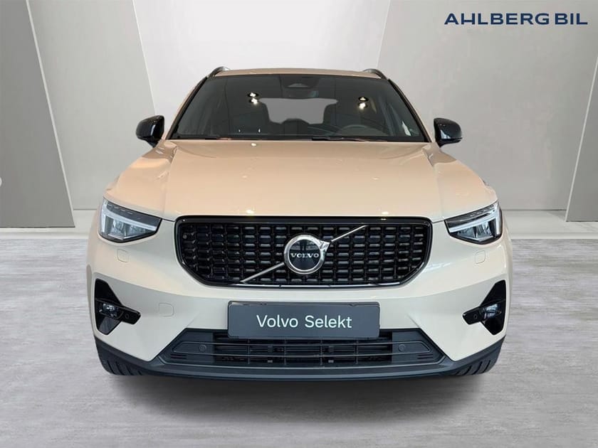 Bild 5 av Volvo XC40 B3 FWD Bensin Plus Dark. Backkamera, Navi, Adaptiv farthållare,  Programmerbar bränslevärm,  Rattvärme