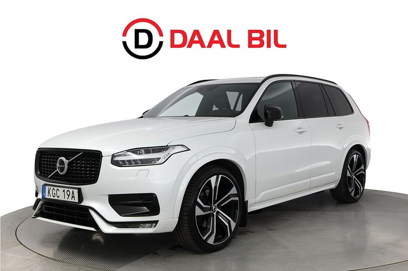Bild 1 av Volvo XC90 7 Säten B5 AWD 235HK 7-SITS R-DESIGN B&W® LUFTFJÄD PANO 360-KAM