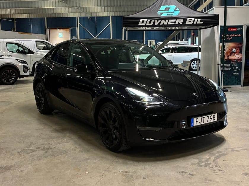 Bild 1 av Tesla Model Y Long Range AWD 514Hk | Pano | Drag | Självkörning 3