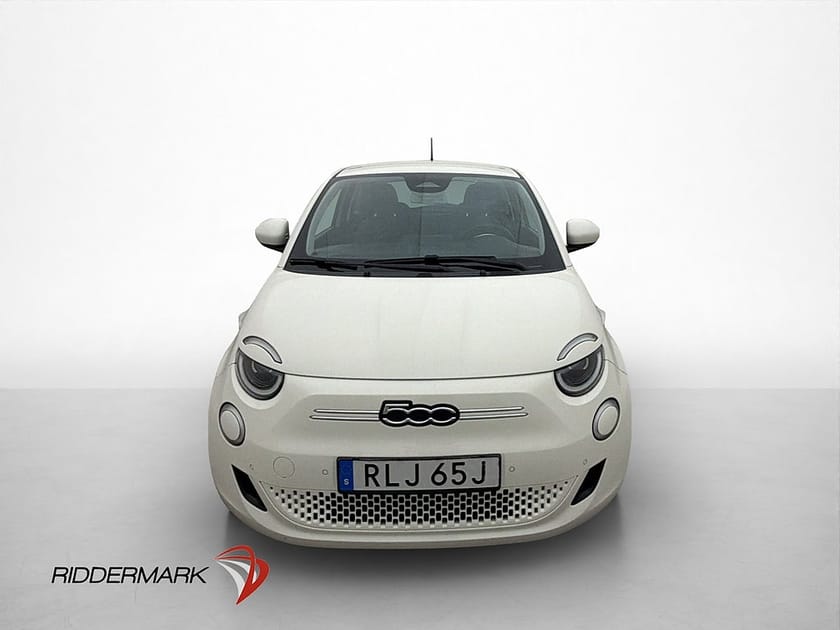 Bild 3 av Fiat 500e 42 kWh BEV ICON Navi Kamera Carplay Döda-vinkel