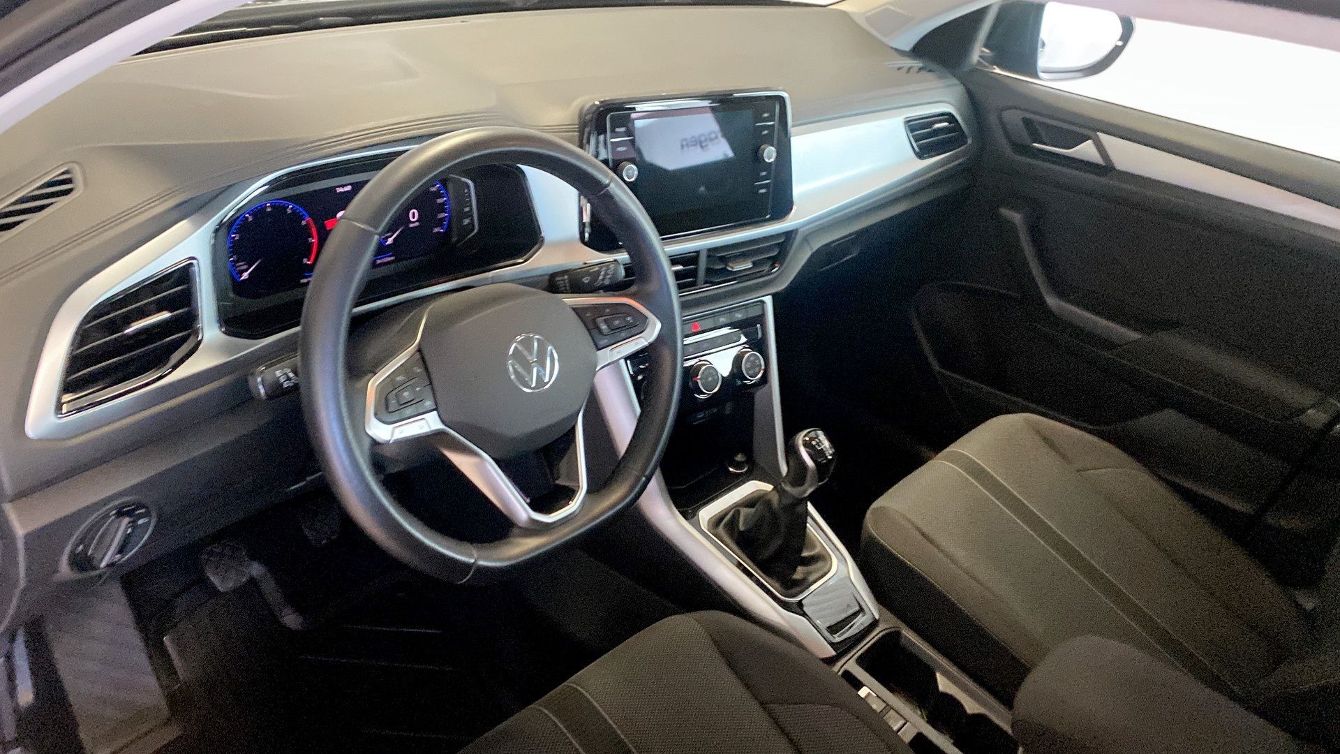 Volkswagen T-Roc 2023, photo 7/10