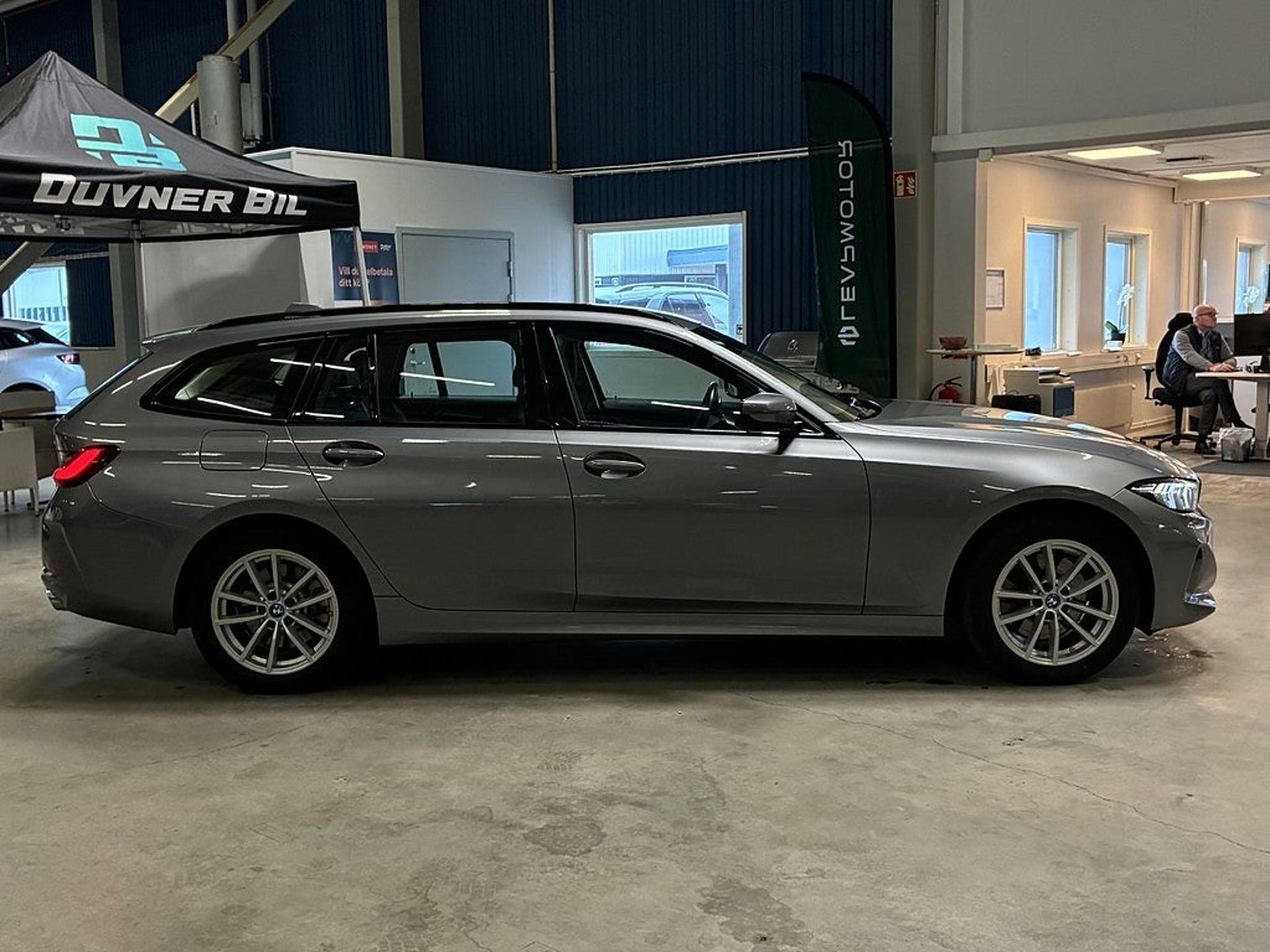 BMW 330 e xDrive Touring 2024, bild 2/10