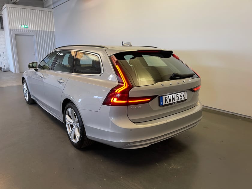 Bild 3 av Volvo V90 B4 Bensin Core / Backkamera / Sensorer / Navigation / Minnesfunktioner /