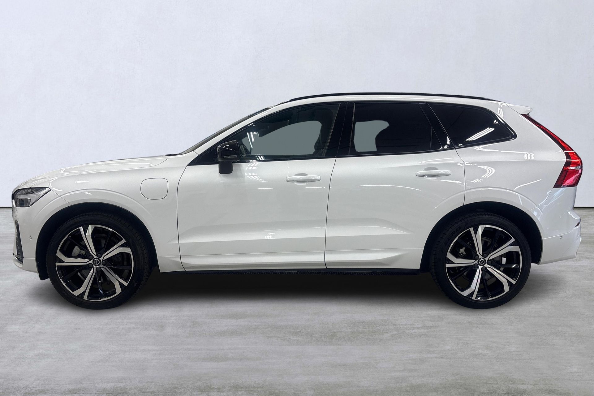 Volvo XC60 T6 Plus Dark Edition 2025, bild 2/10