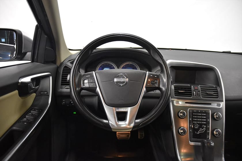 Bild 2 av Volvo XC60 D5 AWD Aut R-Design Pano Skinn Kamrem-bytt 215hk