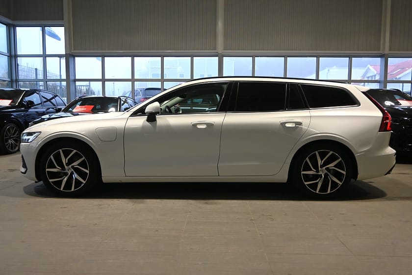 Bild 2 av Volvo V60 Recharge T6 AWD Momentum Ed. Drag Teknikpaket