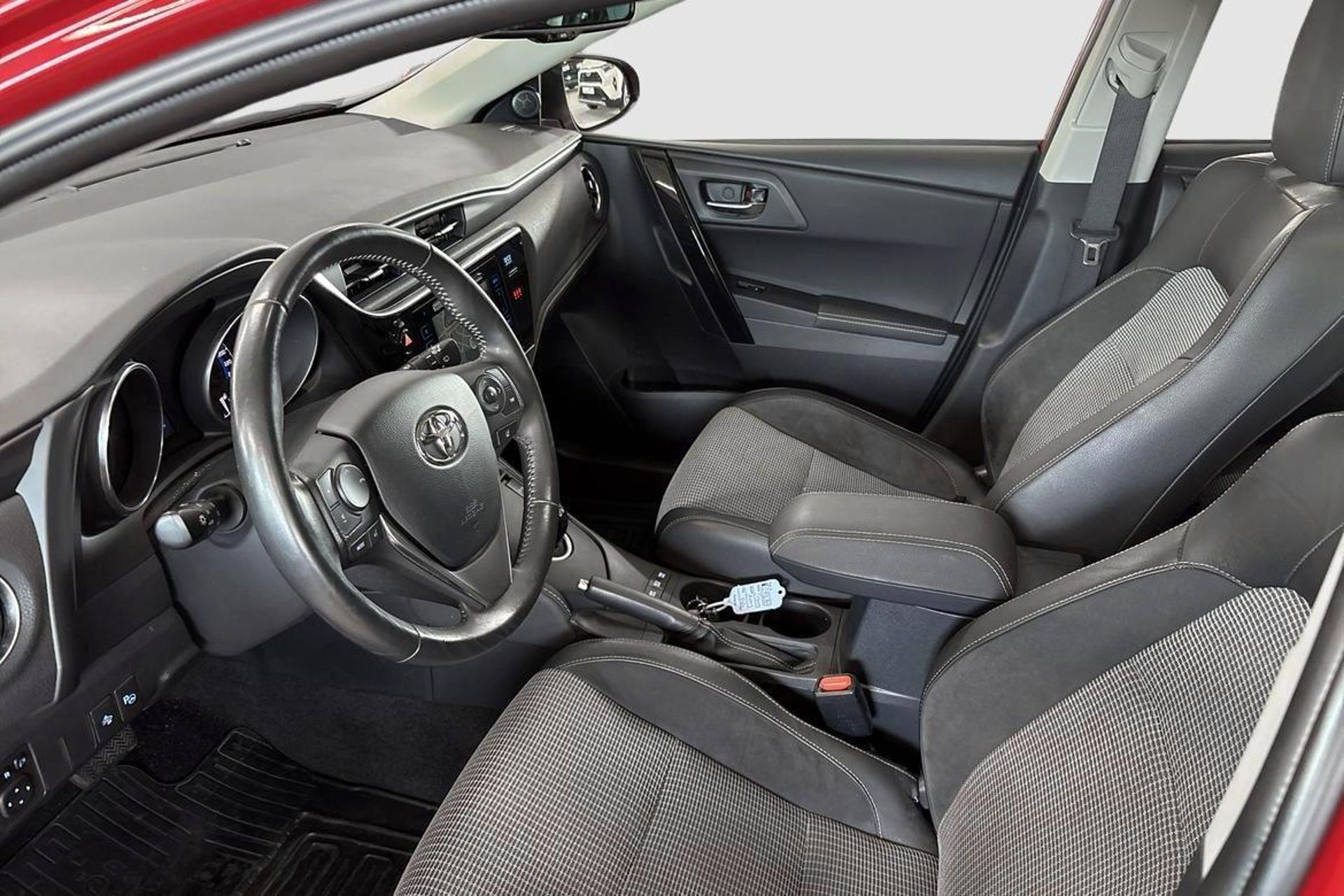 Toyota Auris Touring Sports Hybrid 2016, bild 7/10