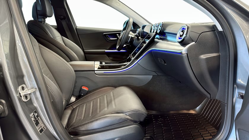 Bild 3 av Mercedes-Benz C 300 T e AMG Kombi 313hk Läder Drag Värm Adaptiv