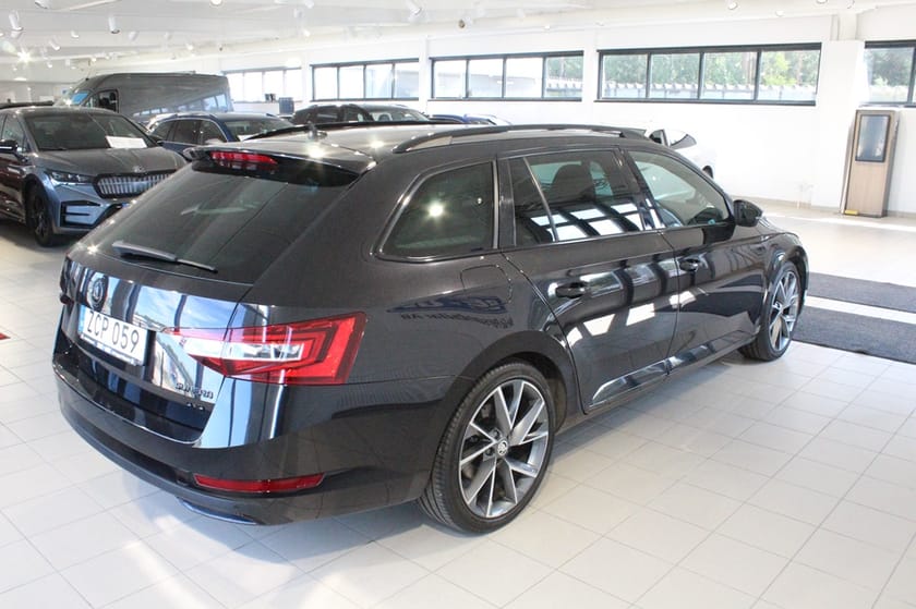 Bild 3 av Škoda Superb Kombi Sportline 2.0 TDI 4x4 190HK Drag Värmare