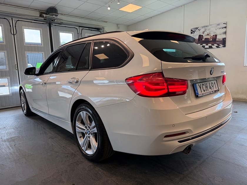 Bild 3 av BMW 318d Touring Steptronic Sport line Drag Lågmil LCI 150hk