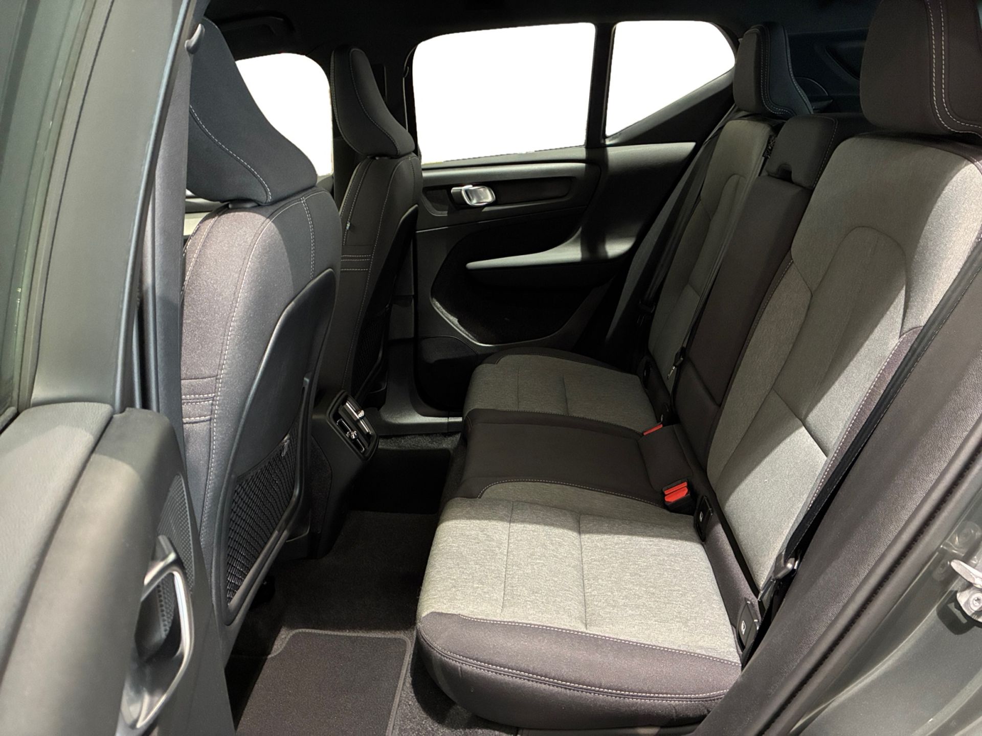Volvo XC40 B4 FWD Bensin Plus Dark 2026, bild 6/10