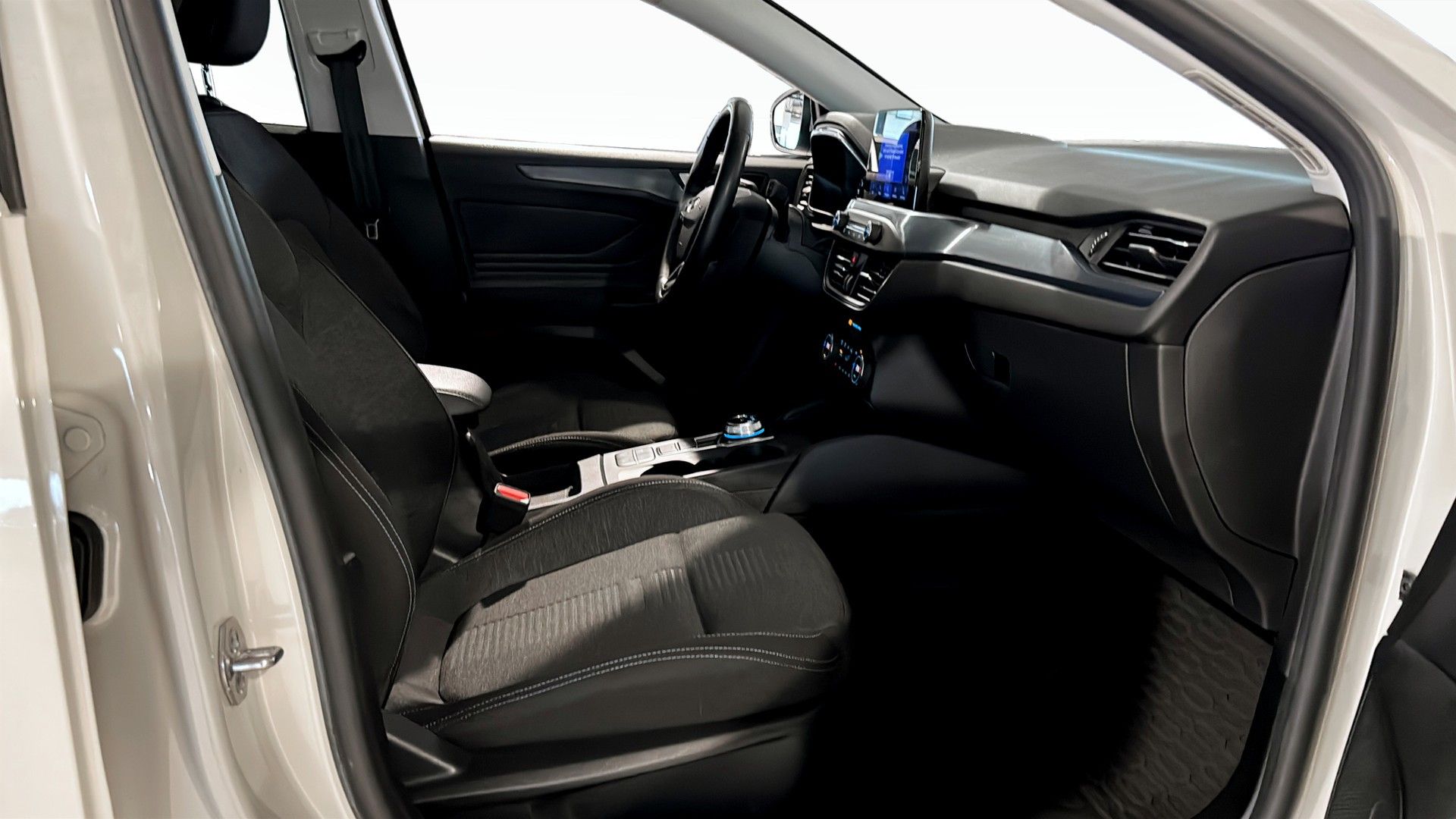 Ford Focus Active Kombi 1.0 EcoBoost 2022, photo 3/10