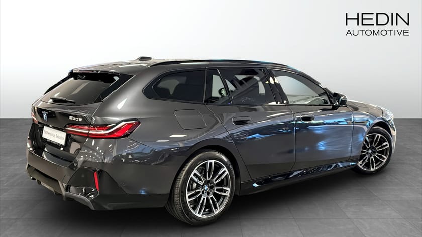 Bild 2 av BMW 530e xDrive Touring M Sport Active Tonat Rattvärme