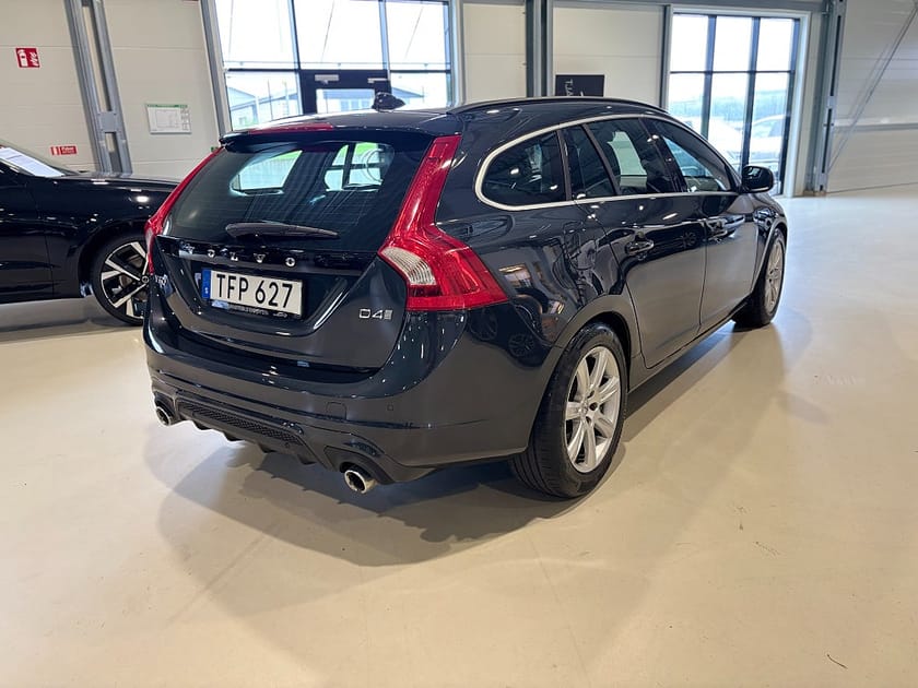 Bild 5 av Volvo V60 D4 Geartronic R-Design BLIS/NAV *Räntekampanj 2,99%*