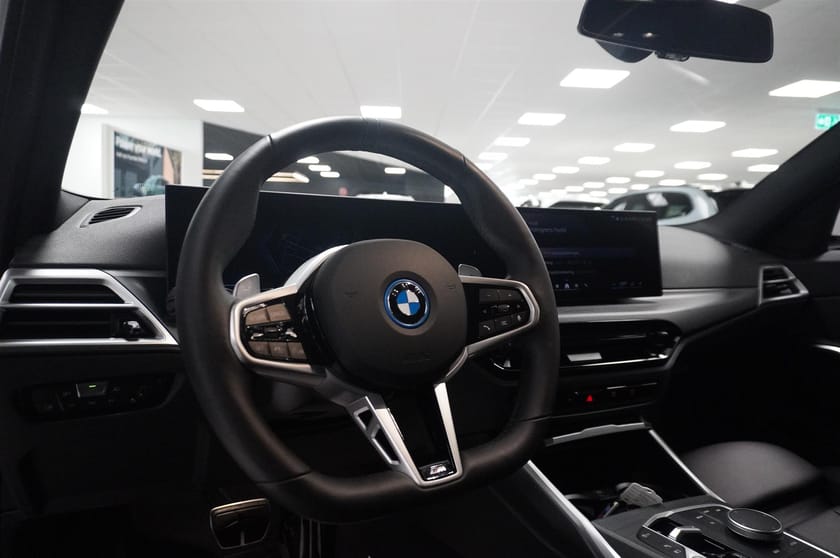 Bild 3 av BMW 330e xDrive Touring M-Sport Active Edition Aktiv Fart