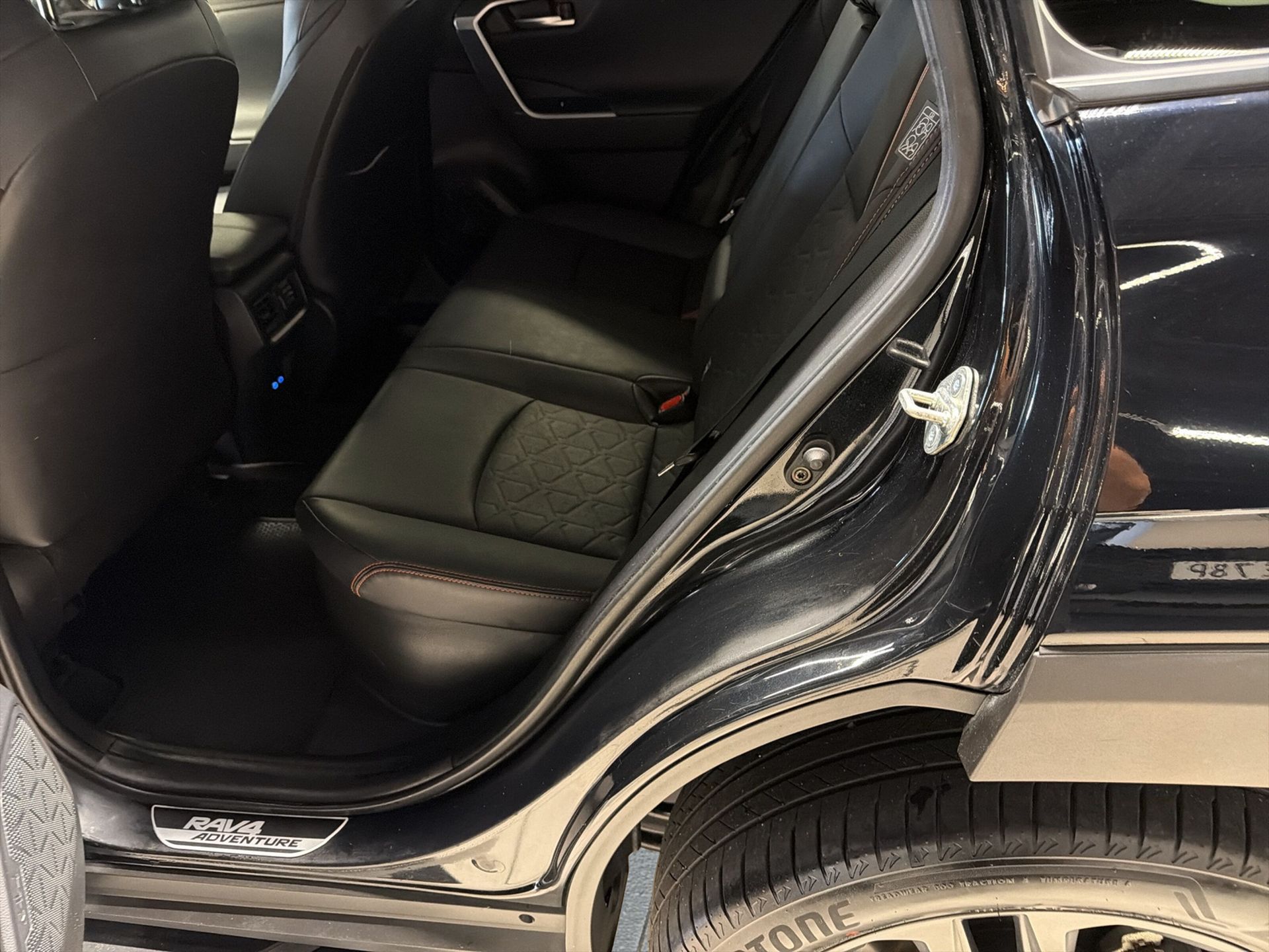 Toyota RAV4 Hybrid AWD-i 2022, photo 7/10
