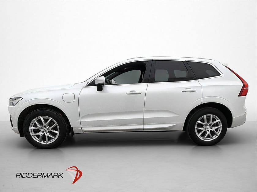 Bild 5 av Volvo XC60 T8 Recharge AWD R-Design B&W Pano Värm 360° Drag