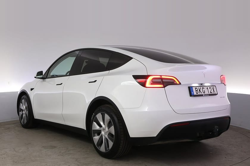 Bild 4 av Tesla Model Y Long Range AWD Autopilot Pano Drag V-Hjul