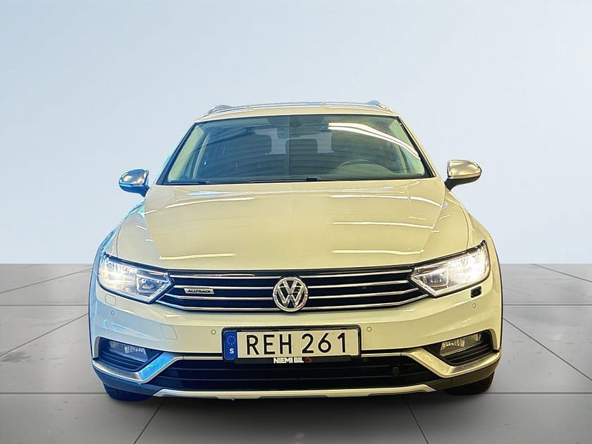 Bild 2 av Volkswagen Passat Alltrack 2.0 TDI 4Motion Sov-däck/Drag/Mok-värm/D-värm