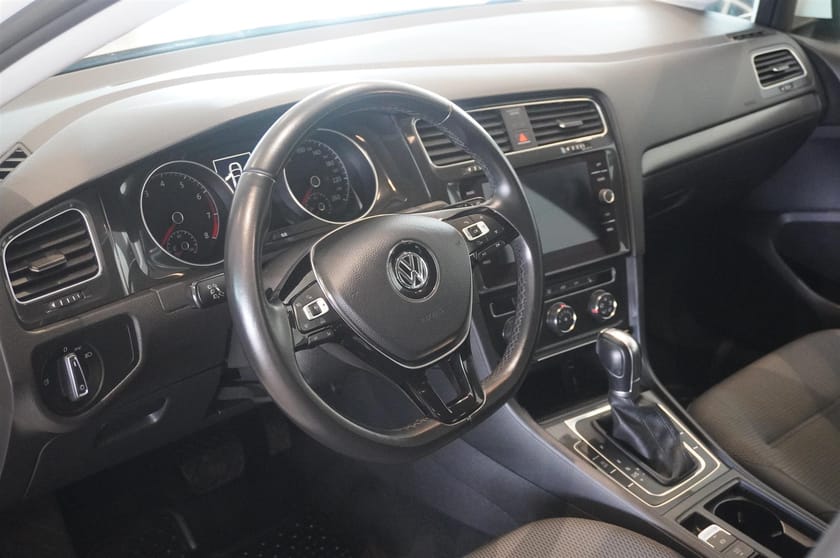 Bild 2 av Volkswagen Golf Sportscombi 1.0 TSI DSG Backkamera Drag 110hk
